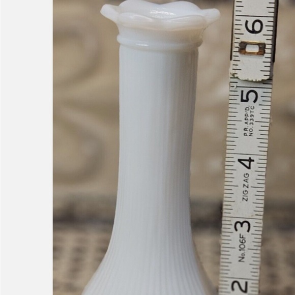 Vintage Randall Milk Glass Leaf Flower Vase White Opaque - Picture 3 of 4